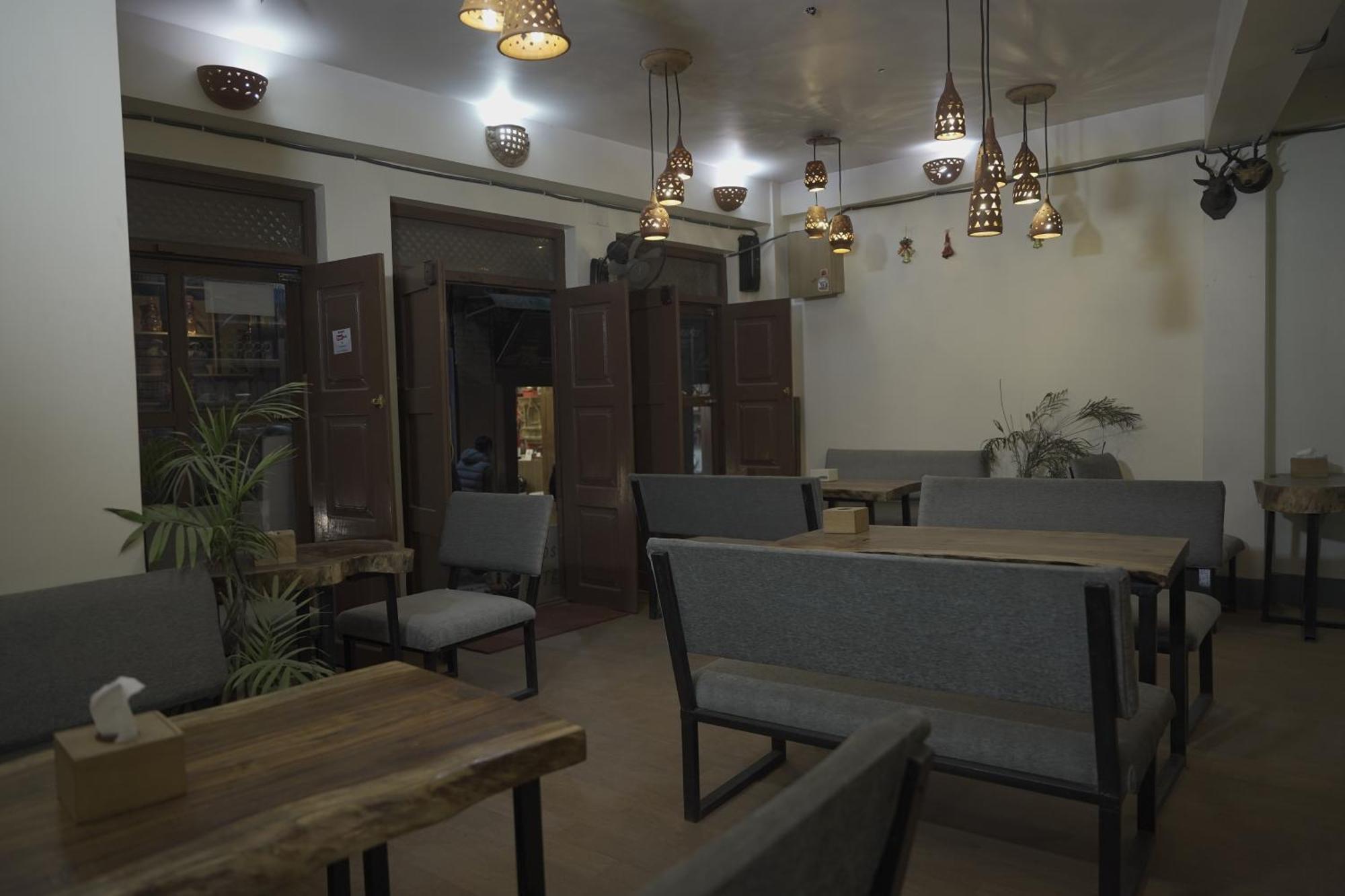 Cosy Hotel Бактапур Екстериор снимка