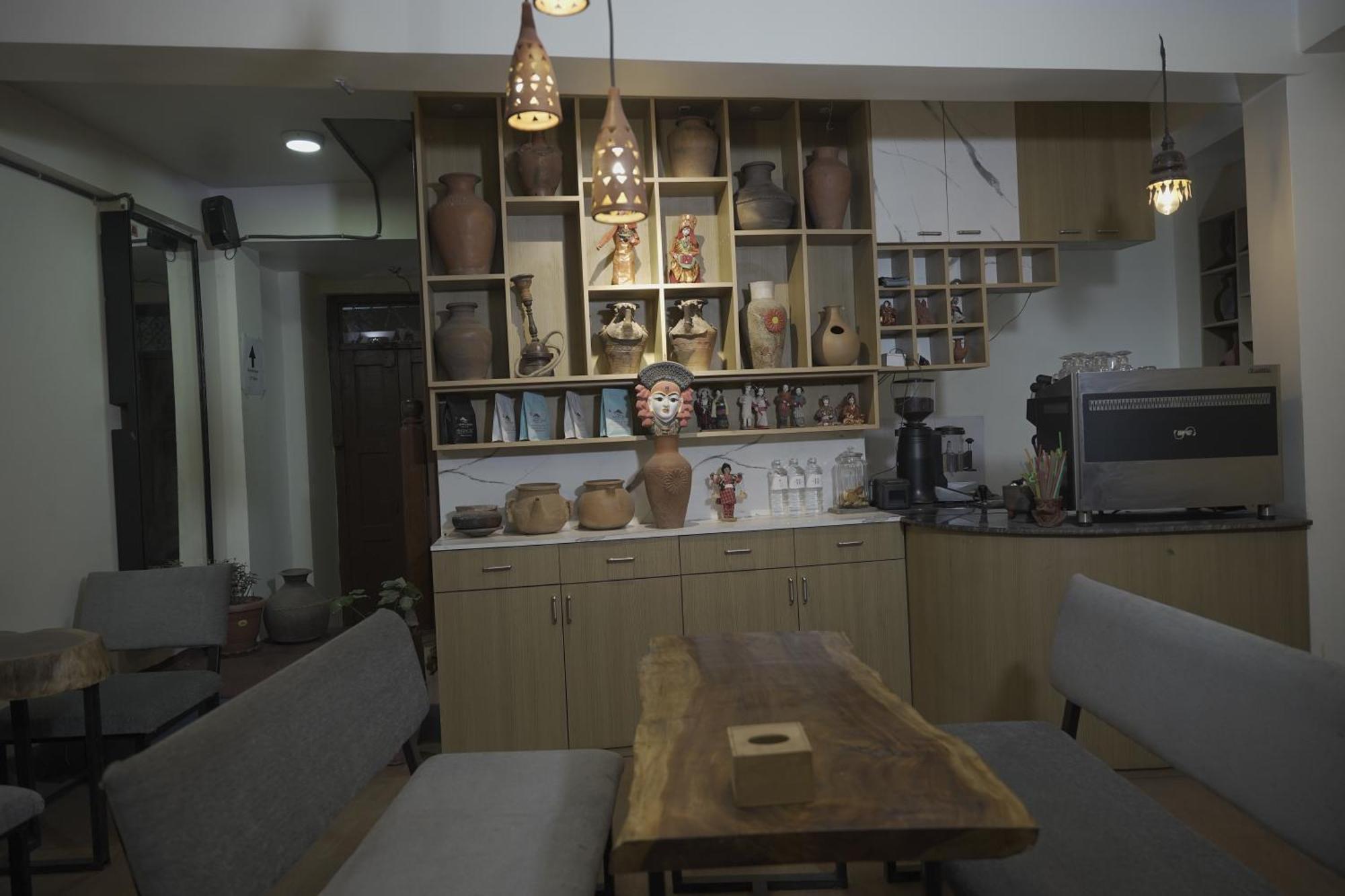 Cosy Hotel Бактапур Екстериор снимка