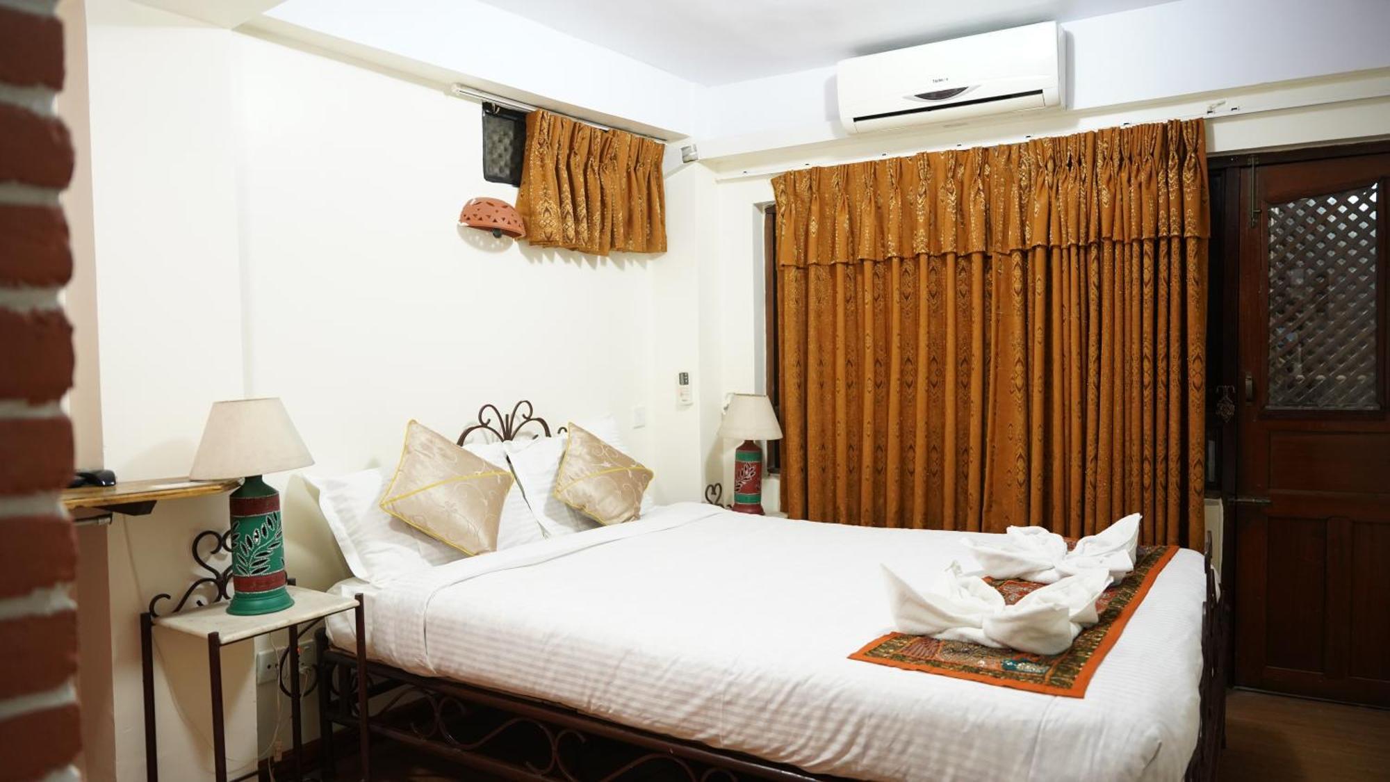 Cosy Hotel Бактапур Екстериор снимка