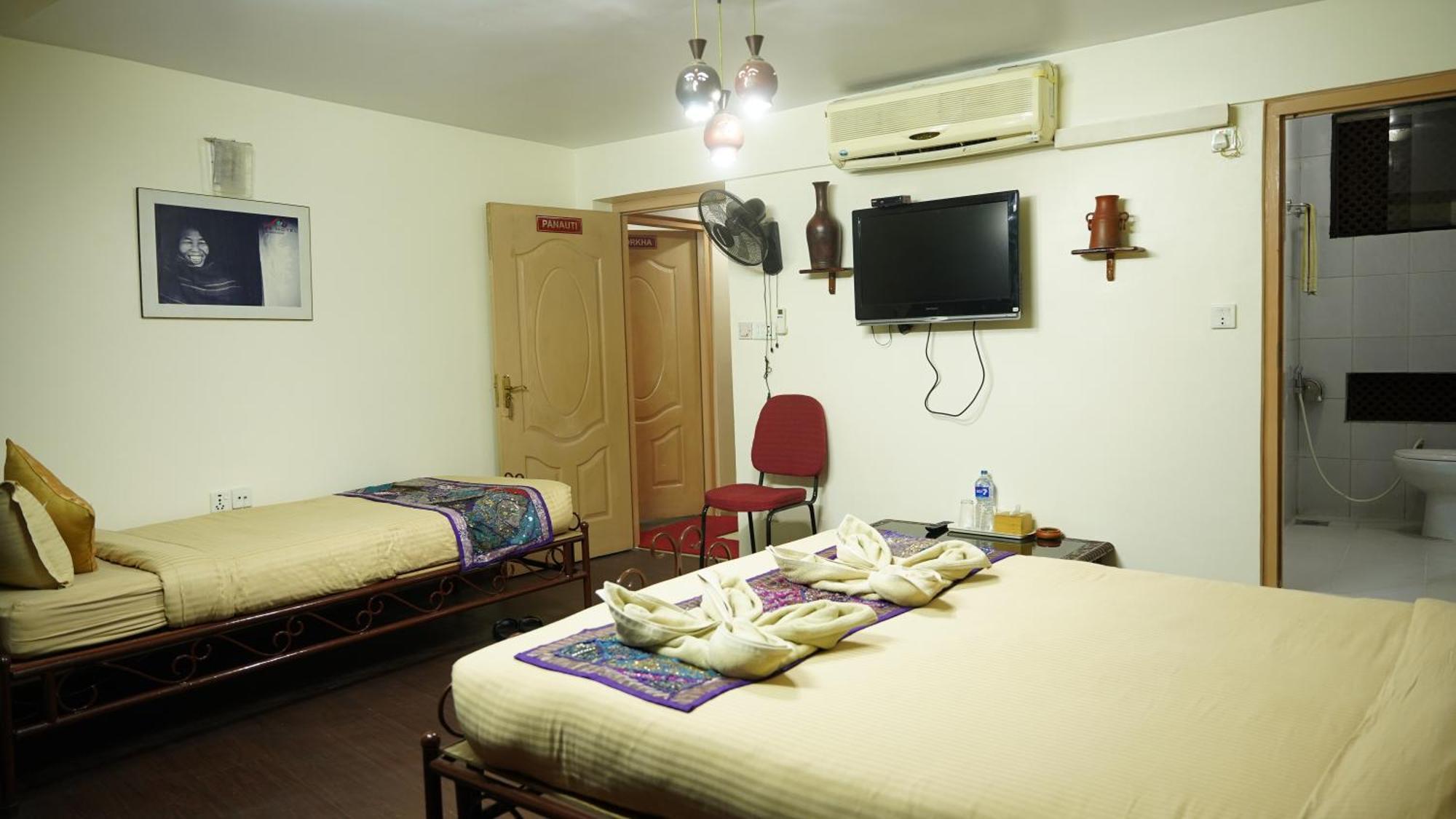 Cosy Hotel Бактапур Екстериор снимка