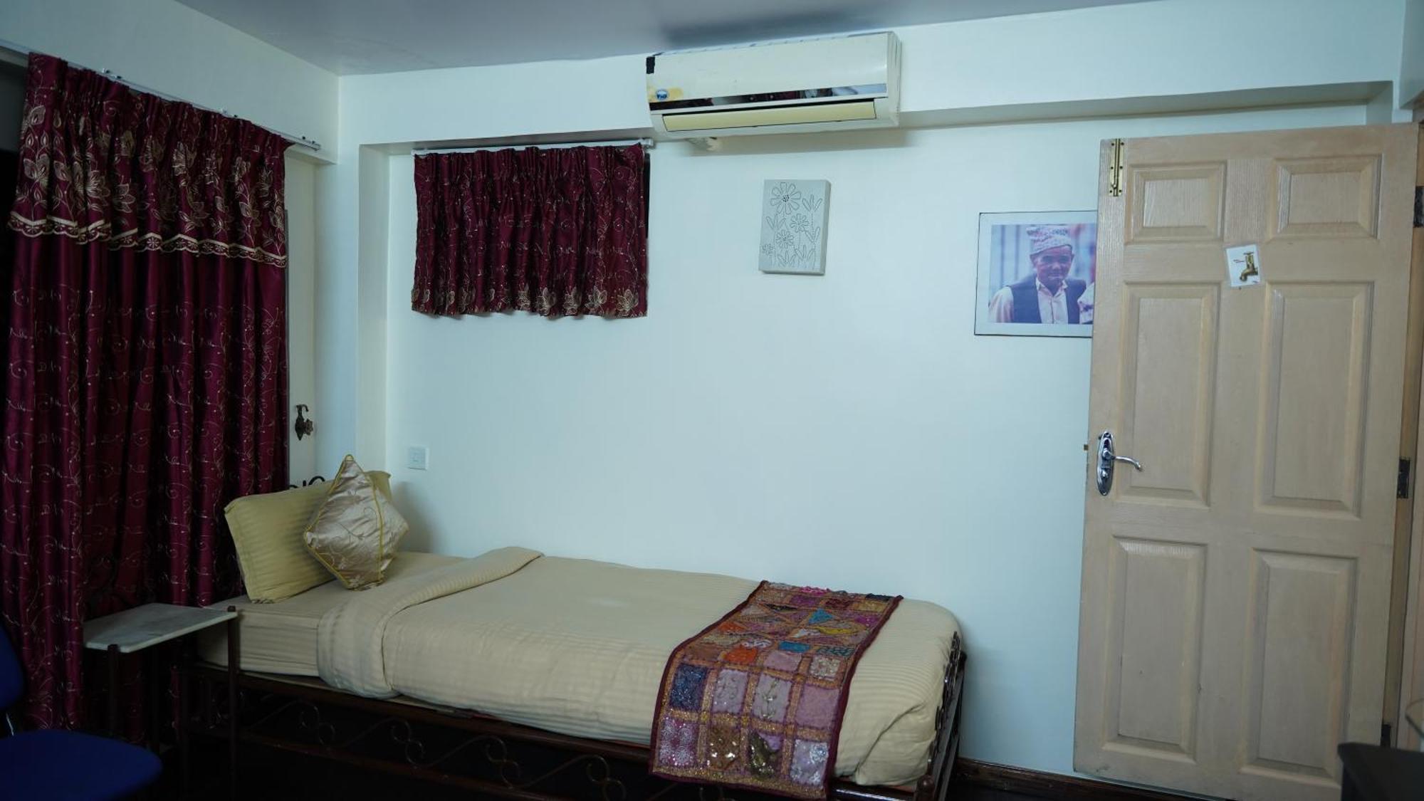 Cosy Hotel Бактапур Екстериор снимка